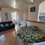 Appartement Au Calme, Climatise, Avec Parking, 2 Pas Des Plages, Le Port