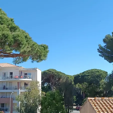 Au Calme, Climatise, Avec Parking, 2 Pas Des Plages, Le Port *