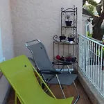 Au Calme, Climatisé, Avec Parking, 2 Pas Des Plages, Le Port