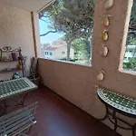 Au Calme, Climatisé, Avec Parking, 2 Pas Des Plages, Le Port