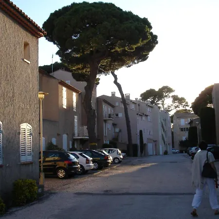 Au Calme, Climatise, Avec Parking, 2 Pas Des Plages, Le Port Apartment *