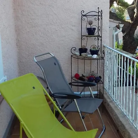 Au Calme, Climatisé, Avec Parking, 2 Pas Des Plages, Le Port