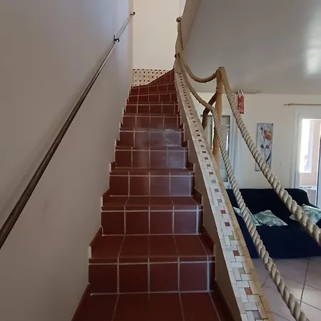 Au Calme, Climatisé, Avec Parking, 2 Pas Des Plages, Le Port