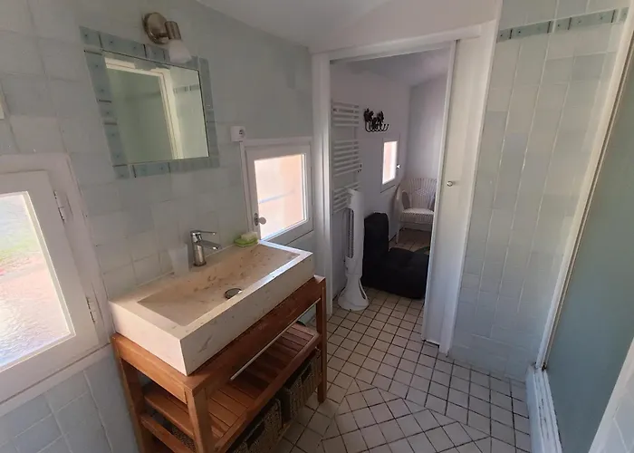 Au Calme, Climatise, Avec Parking, 2 Pas Des Plages, Le Port Apartment *